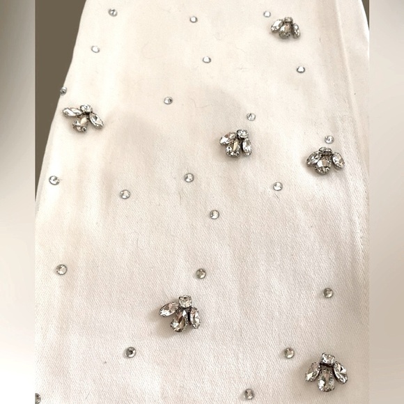 Seven7-NWT Size 6 white jeans w/ rhinestones. Be the Queen Bee! New with tags! - Picture 3 of 17